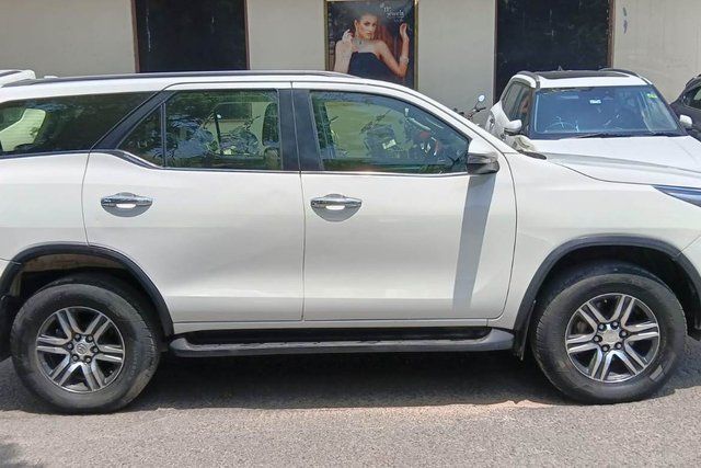 Second-hand 2020 Toyota Fortuner 2.8 2WD AT for sale in New Delhi