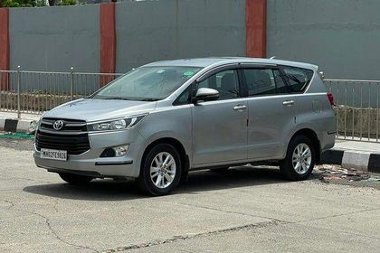 135 Used Toyota Innova Crysta in Shahad