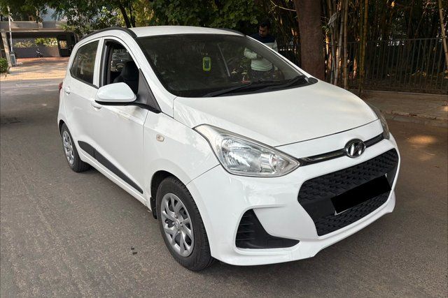 Second-hand 2020 Hyundai Grand i10 Magna for sale in Ahmedabad