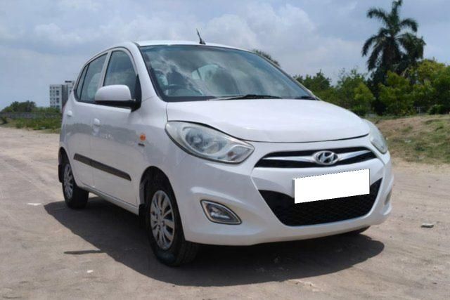 Hyundai i10 Sportz 1.1L Second-hand 2015 Hyundai i10 Sportz 1.1L for sale in Vadodara