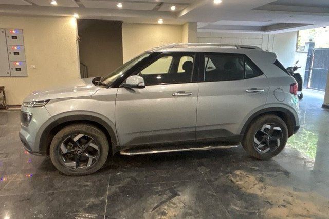 Second-hand 2019 Hyundai Venue SX Plus Turbo DCT BSIV for sale in Gurgaon