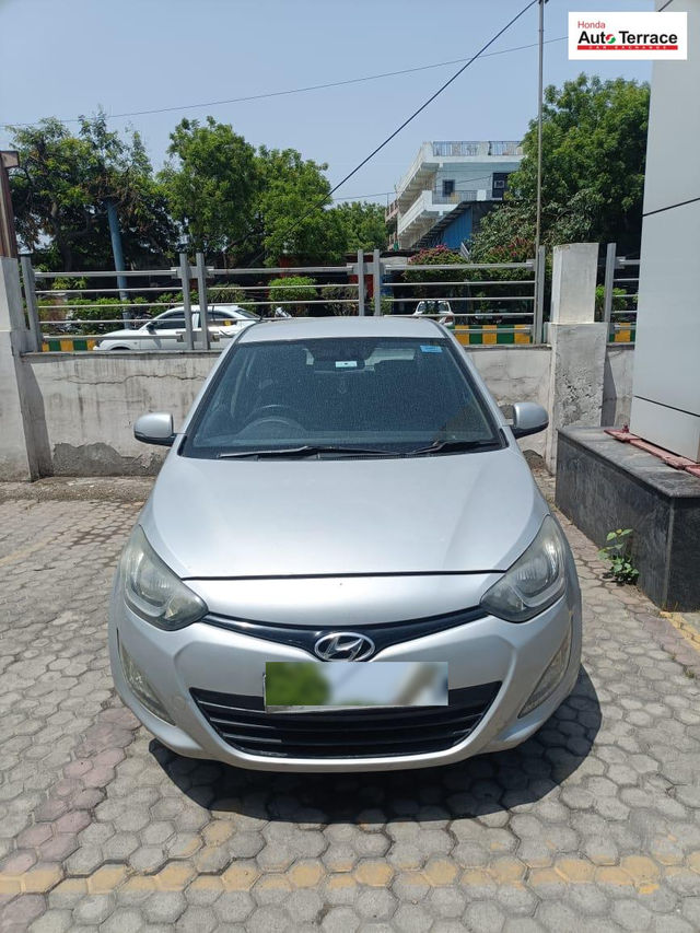 Second-hand 2013 Hyundai i20 1.2 Spotz for sale in Noida