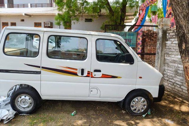 Maruti Suzuki Eeco 5 Seater AC BSIV Second-hand 2016 Maruti Suzuki Eeco 5 Seater AC BSIV for sale in Allahabad