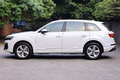 2025 Audi Q7 प्रीमियम प्लस