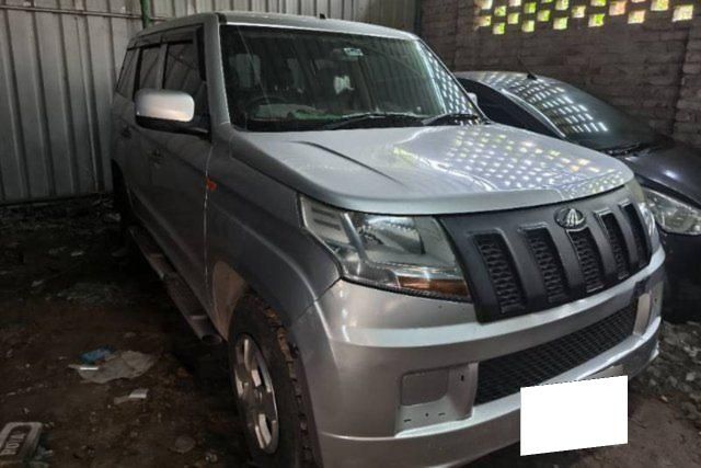 Second-hand 2016 Mahindra TUV 300 T4 for sale in Kolkata