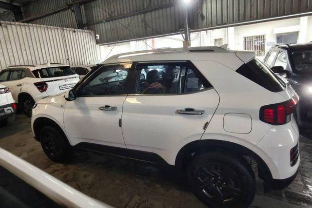 Hyundai Venue S 2023-2025 Second-hand 2023 Hyundai Venue S 2023-2025 for sale in Waluj