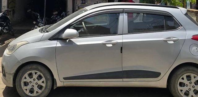 Second-hand 2015 Hyundai Grand i10 CRDi Sportz for sale in Farrukhabad