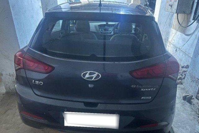 Hyundai i20 Sportz 1.2 Second-hand 2016 Hyundai i20 Sportz 1.2 for sale in New Delhi