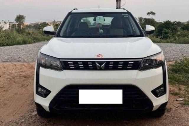 Mahindra XUV300 W6 Sunroof NT BSVI Second-hand 2023 Mahindra XUV300 W6 Sunroof NT BSVI for sale in Jaipur