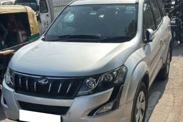 Second-hand 2018 Mahindra XUV500 R W10 FWD for sale in Noida