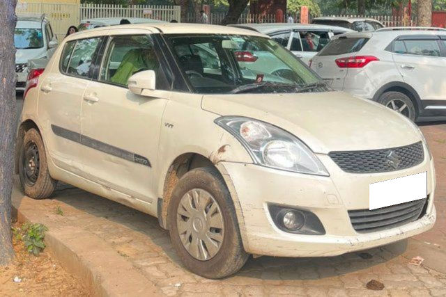Second-hand 2012 Maruti Suzuki Swift VXI for sale in New Delhi