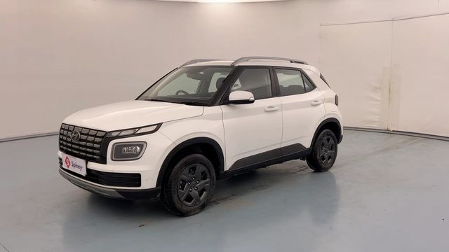 Second-hand 2024 Hyundai Venue SX for sale in Lucknow