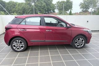 2 Used Hyundai i20 in Khammam