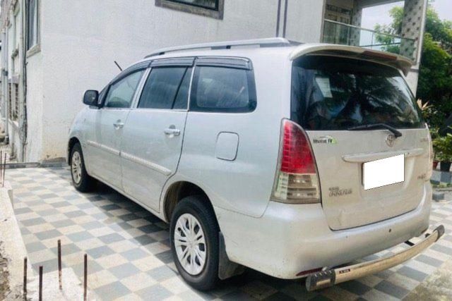 Second-hand 2011 Toyota Innova 2.5 G (Diesel) 8 Seater BS III for sale in Ambegaon