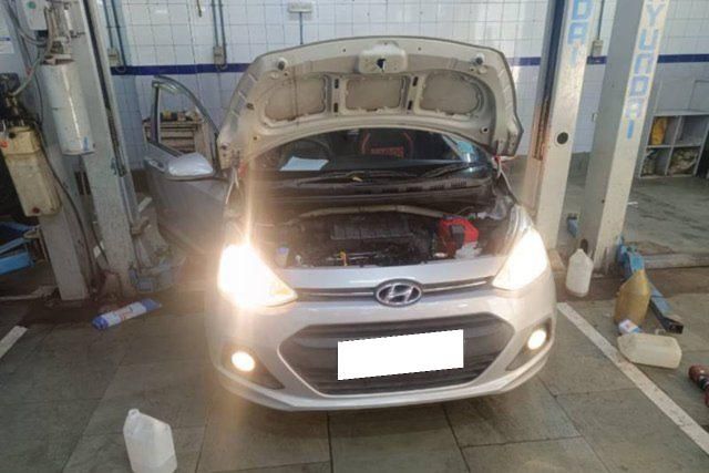 Hyundai Grand i10 Sportz Second-hand 2015 Hyundai Grand i10 Sportz for sale in Ahmedabad