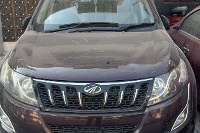 Mahindra XUV500 R W10 FWD Second-hand 2016 Mahindra XUV500 R W10 FWD for sale in Jaipur