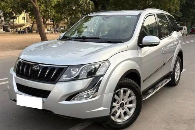 Second-hand 2016 Mahindra XUV500 W8 1.99 mHawk for sale in Ahmedabad