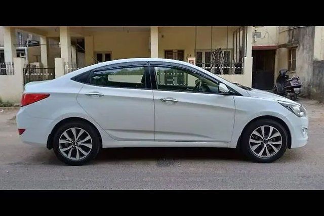 Hyundai Verna 1.6 VTVT SX Second-hand 2015 Hyundai Verna 1.6 VTVT SX for sale in Ahmedabad