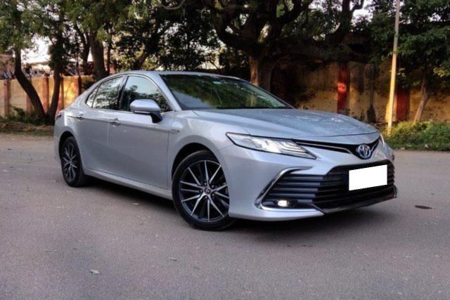 Second-hand 2022 Toyota Camry Hybrid 2.5 for sale in New Delhi