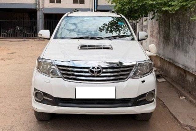 Toyota Fortuner 4x4 MT Second-hand 2013 Toyota Fortuner 4x4 MT for sale in Katni
