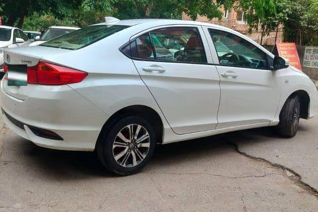Second-hand 2020 Honda City V MT for sale in New Delhi