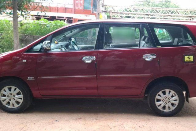 Second-hand 2011 Toyota Innova 2.5 E for sale in Bangalore