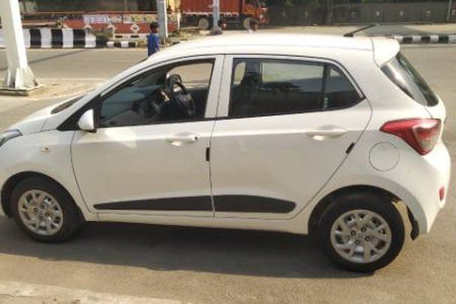 Hyundai i10 Era Second-hand 2015 Hyundai i10 Era for sale in New Delhi