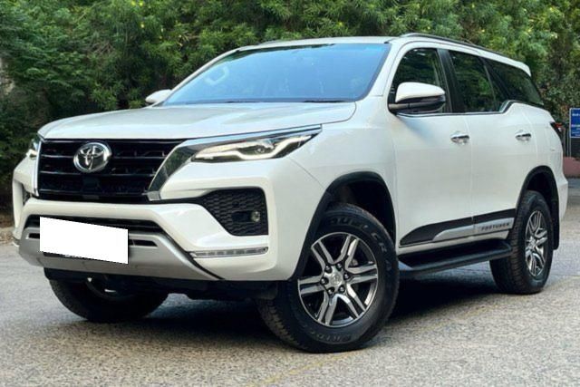 Second-hand 2024 Toyota Fortuner 4X2 AT for sale in New Delhi