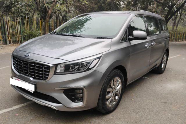 Second-hand 2020 Kia Carnival Limousine for sale in Agra