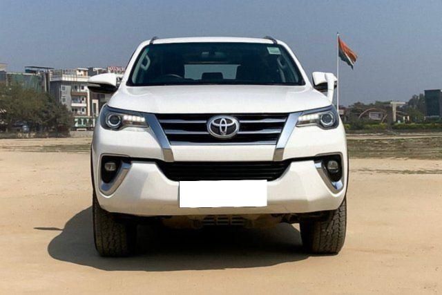 Second-hand 2017 Toyota Fortuner 2.8 2WD AT BSIV for sale in New Delhi