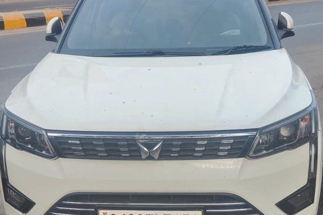 Second-hand 2023 Mahindra XUV300 W8 Option Diesel BSVI for sale in Vadodara
