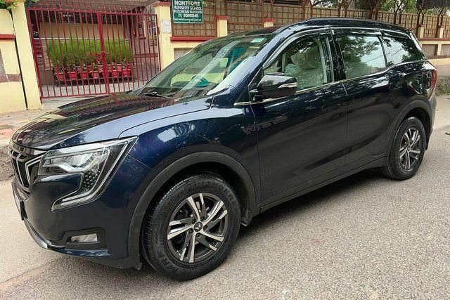 Second-hand 2022 Mahindra XUV700 AX5 7 Str Diesel AT BSVI for sale in New Delhi