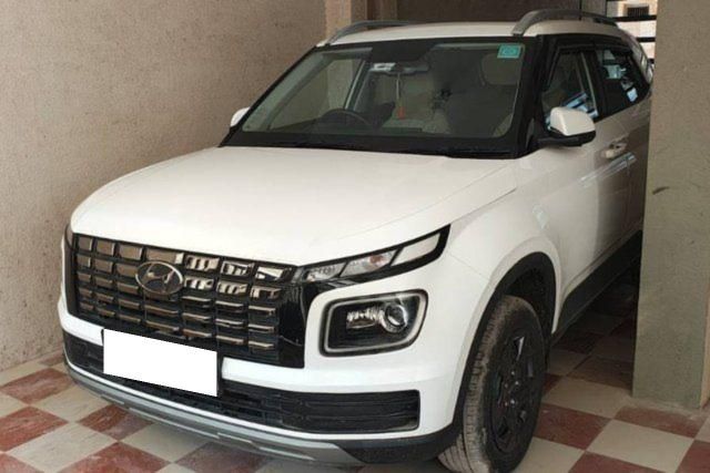 Hyundai Venue SX Second-hand 2024 Hyundai Venue SX for sale in Junagadh