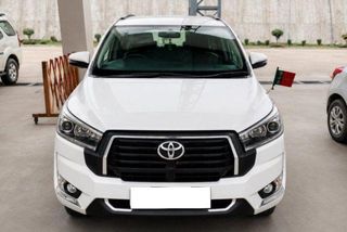 1 Used Toyota Innova Crysta in Maharajganj