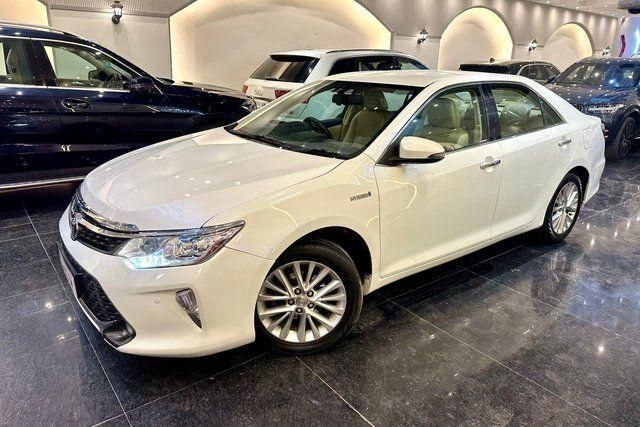 Second-hand 2016 Toyota Camry 2.5 Hybrid for sale in New Delhi