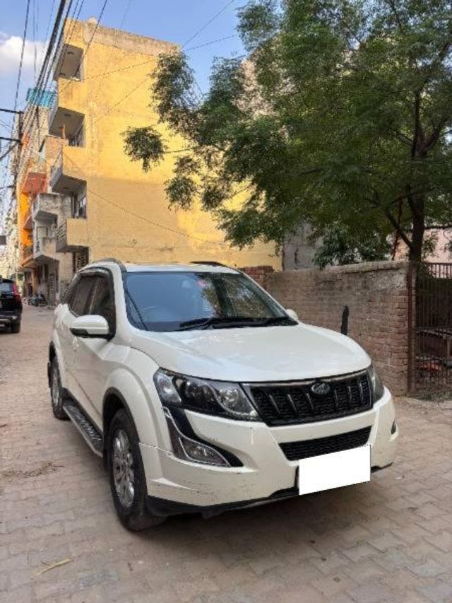 Second-hand 2018 Mahindra XUV500 R W10 FWD for sale in Gurgaon