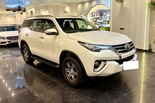 Second-hand 2020 Toyota Fortuner 2.8 2WD AT for sale in New Delhi