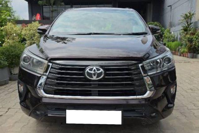 Toyota Innova Crysta 2.4 VX MT 8S BSIV Second-hand 2017 Toyota Innova Crysta 2.4 VX MT 8S BSIV for sale in Kasganj