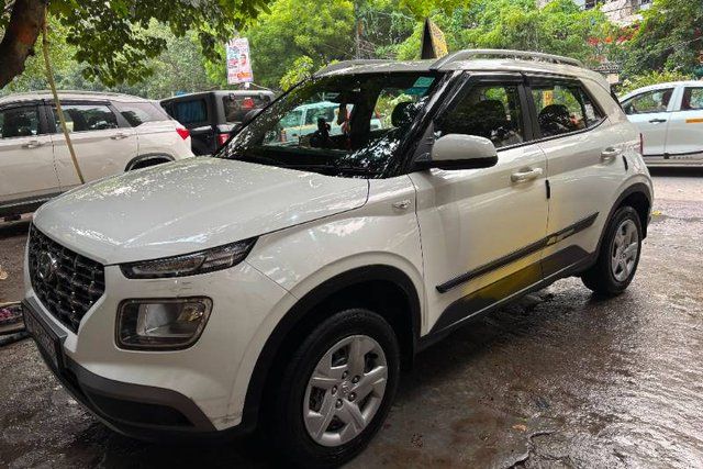 Second-hand 2022 Hyundai Venue S for sale in New Delhi