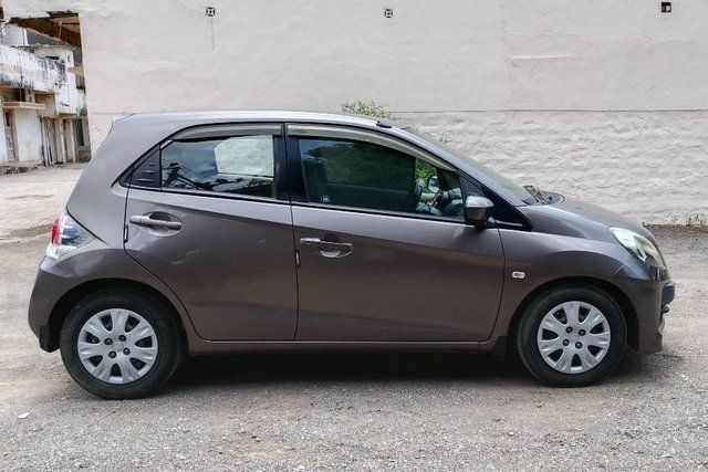Honda Brio V AT Second-hand 2013 Honda Brio V AT for sale in Amreli