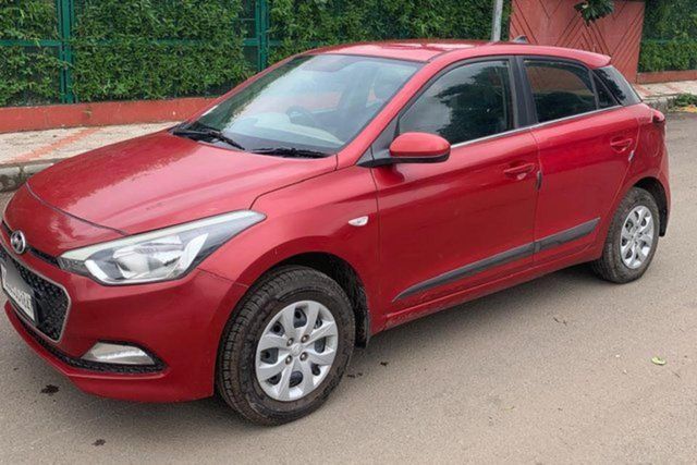 Second-hand 2017 Hyundai i20 Magna 1.2 for sale in Surat