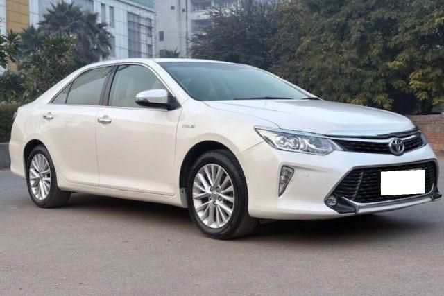Toyota Camry Hybrid Second-hand 2017 Toyota Camry Hybrid for sale in New Delhi