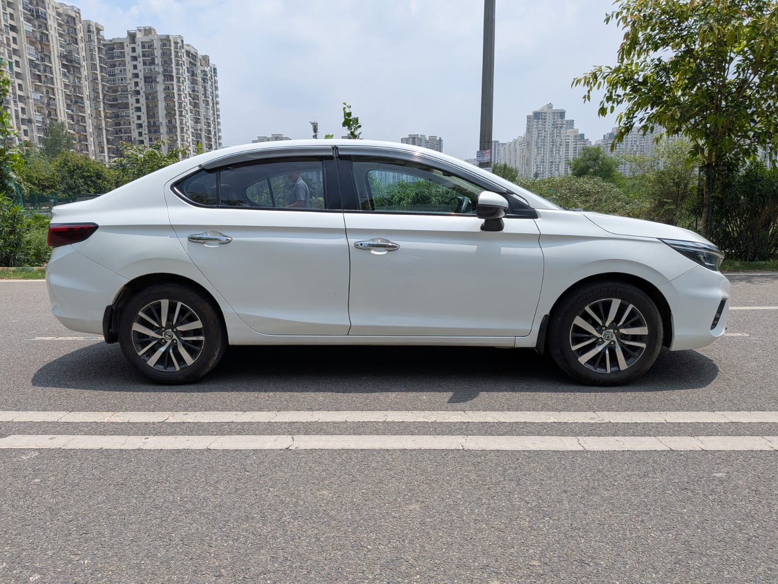 Buy Used Honda City ZX CVT of 2021 model @ 9,95,000 INR in Noida