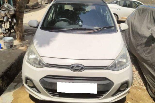 Second-hand 2014 Hyundai Grand i10 AT Sportz for sale in New Delhi