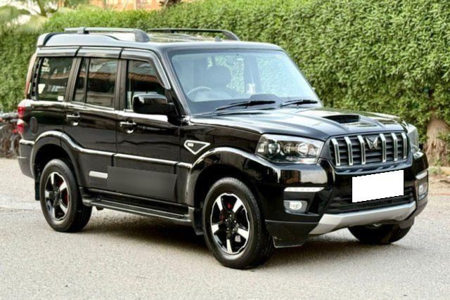 Second-hand 2025 Mahindra Scorpio S 11 7CC for sale in New Delhi