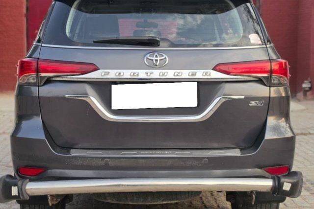 Second-hand 2017 Toyota Fortuner 2.8 4WD AT BSIV for sale in New Delhi