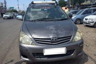 Used 2.5 G (Diesel) 8 Seater BS III