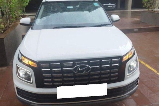 Hyundai Venue S Opt 2023-2025 Second-hand 2024 Hyundai Venue S Opt 2023-2025 for sale in Gandhinagar
