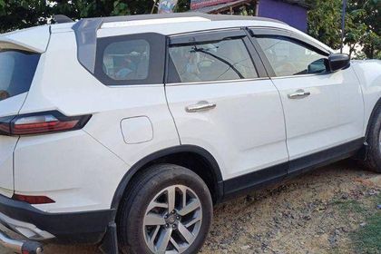 9 Used Tata Safari