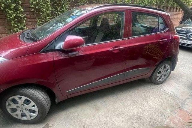 Second-hand 2016 Hyundai Grand i10 Sportz for sale in Gurgaon